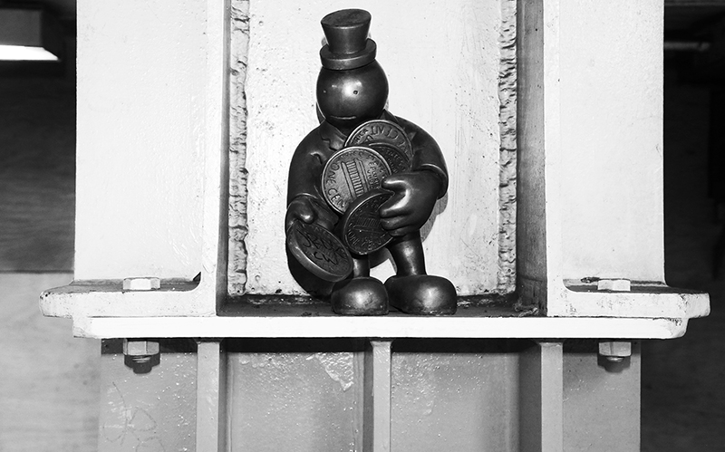 Subway Token Figures : Art : Subway : New York : Tom Otterness : New York : Personal Photo Projects :  Richard Moore Photography : Photographer : 